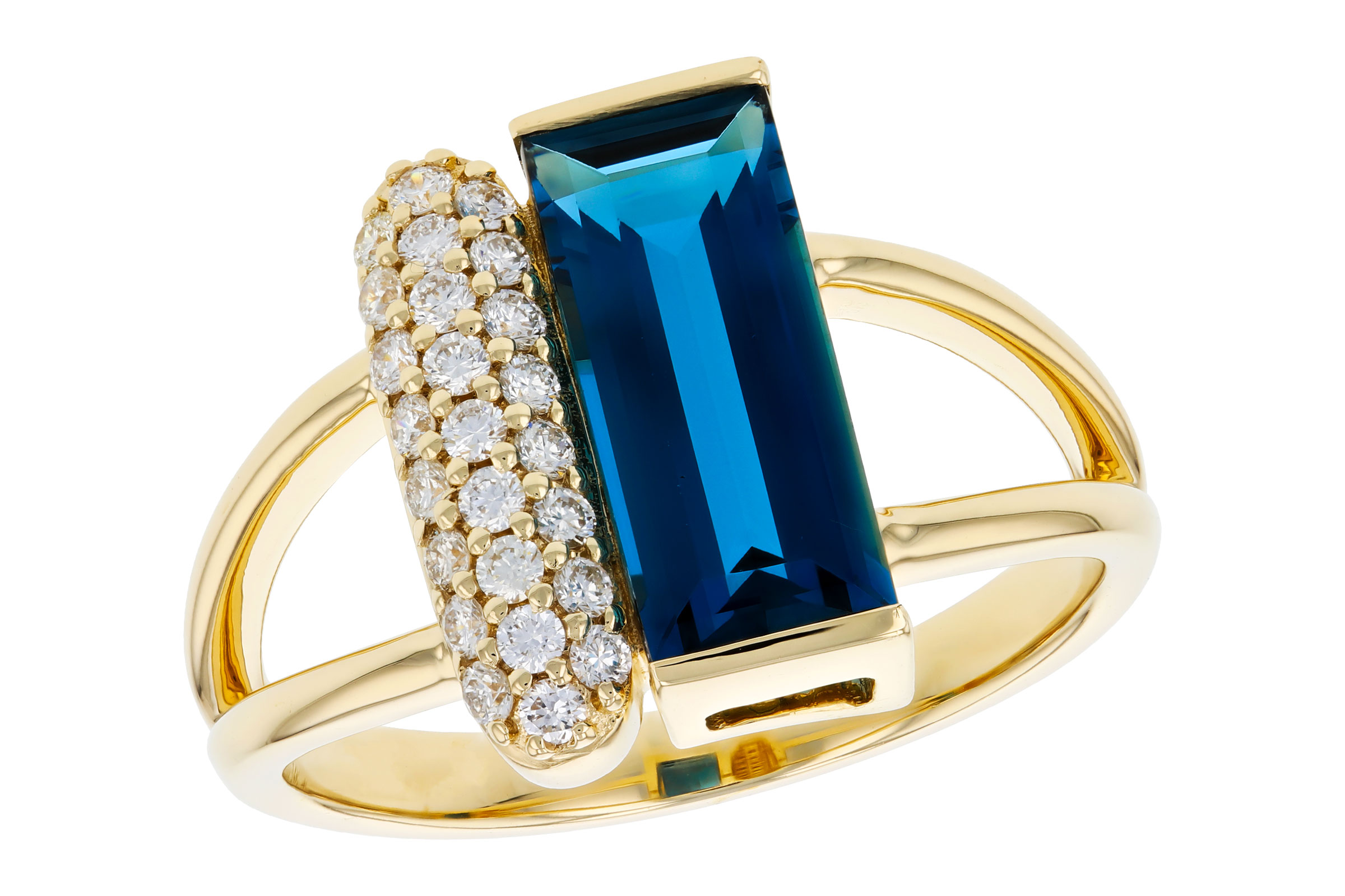 M311-84475: LDS RG 2.67 LONDON BLUE TOPAZ 2.92 TGW (12x5MM BT)